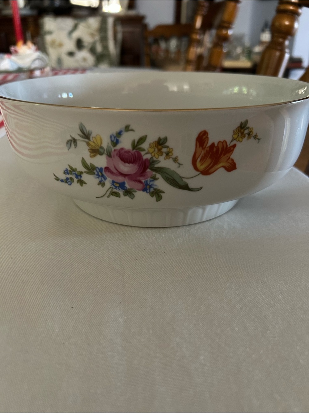 Henneberg Porzellan 1777 Floral Serving Bowl with Gold Trim - White and Multi 9”
